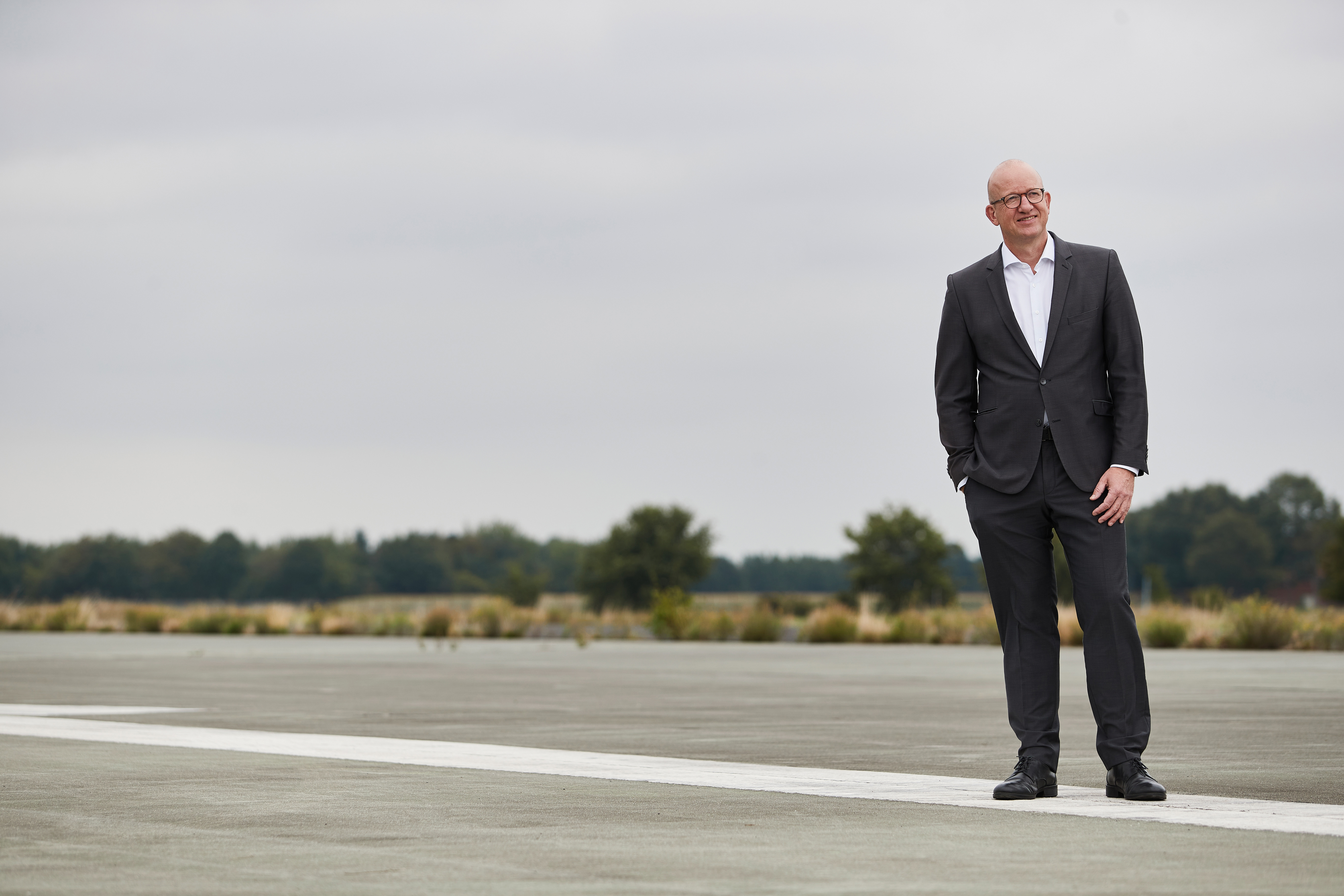 Tilmann Hollweg auf einer Landebahn