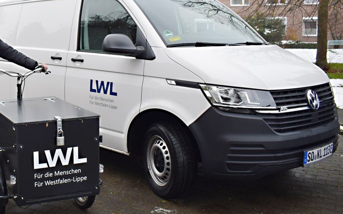 Dienstwagen mit LWL-Schriftzug