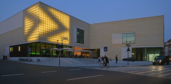 LWL-Museum für Kunst und Kultur mit LWL-Logo